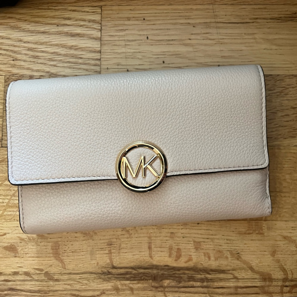 NWTS Light Blush soft leather MK wallet with card slots